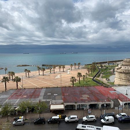Hotel 7 Bell'S House Civitavecchia Esterno foto