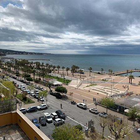 Hotel 7 Bell'S House Civitavecchia Esterno foto