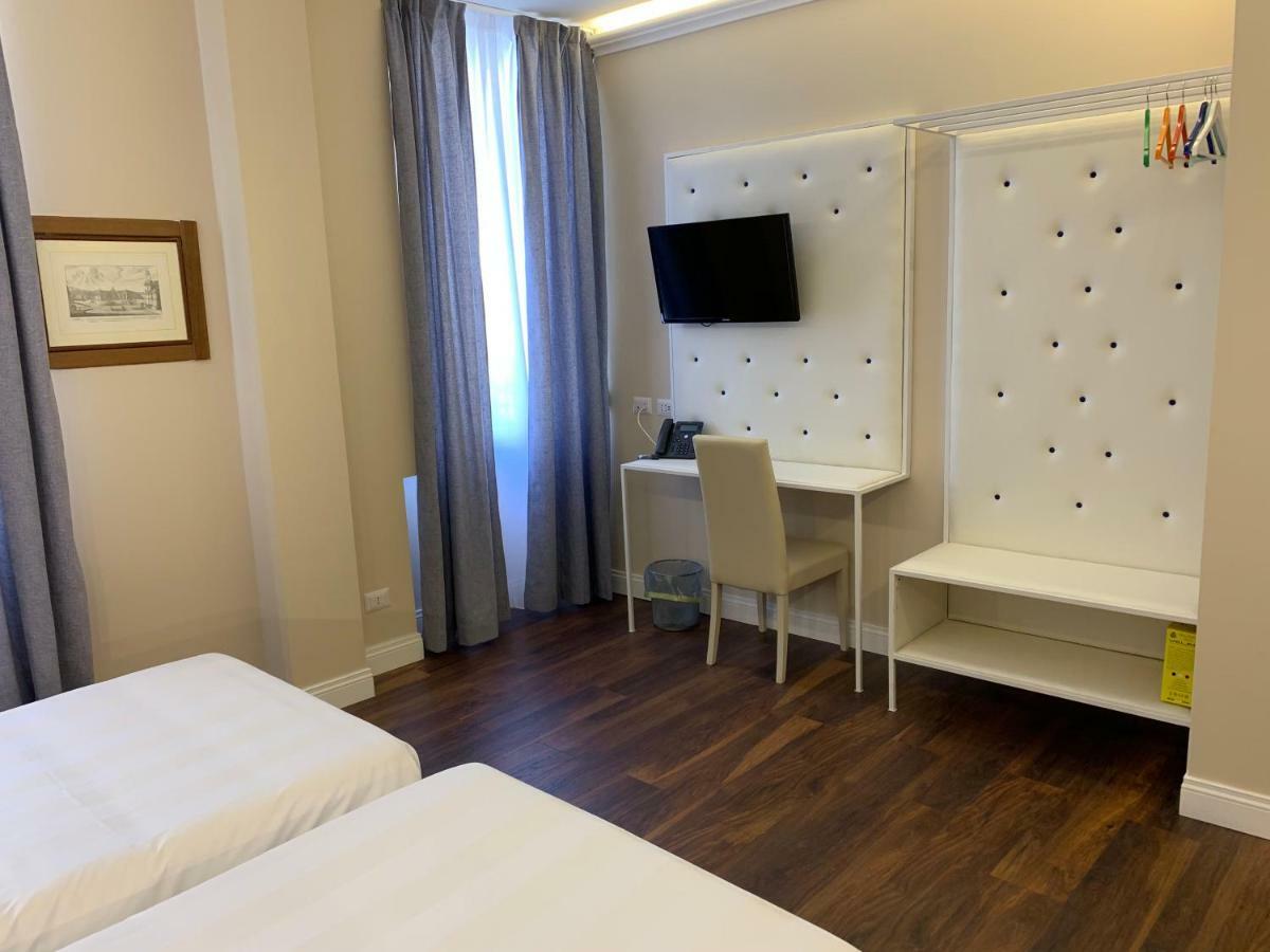 Hotel 7 Bell'S House Civitavecchia Esterno foto