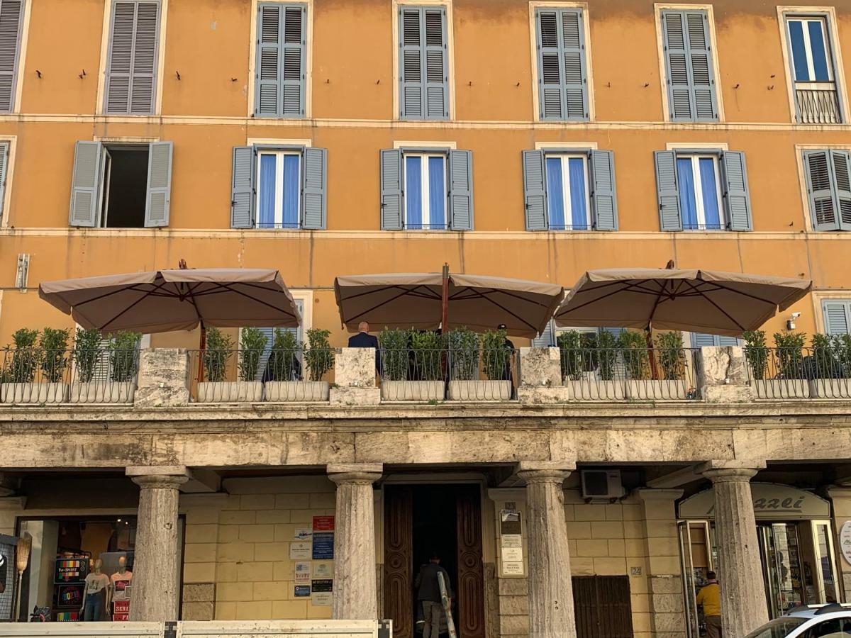 Hotel 7 Bell'S House Civitavecchia Esterno foto