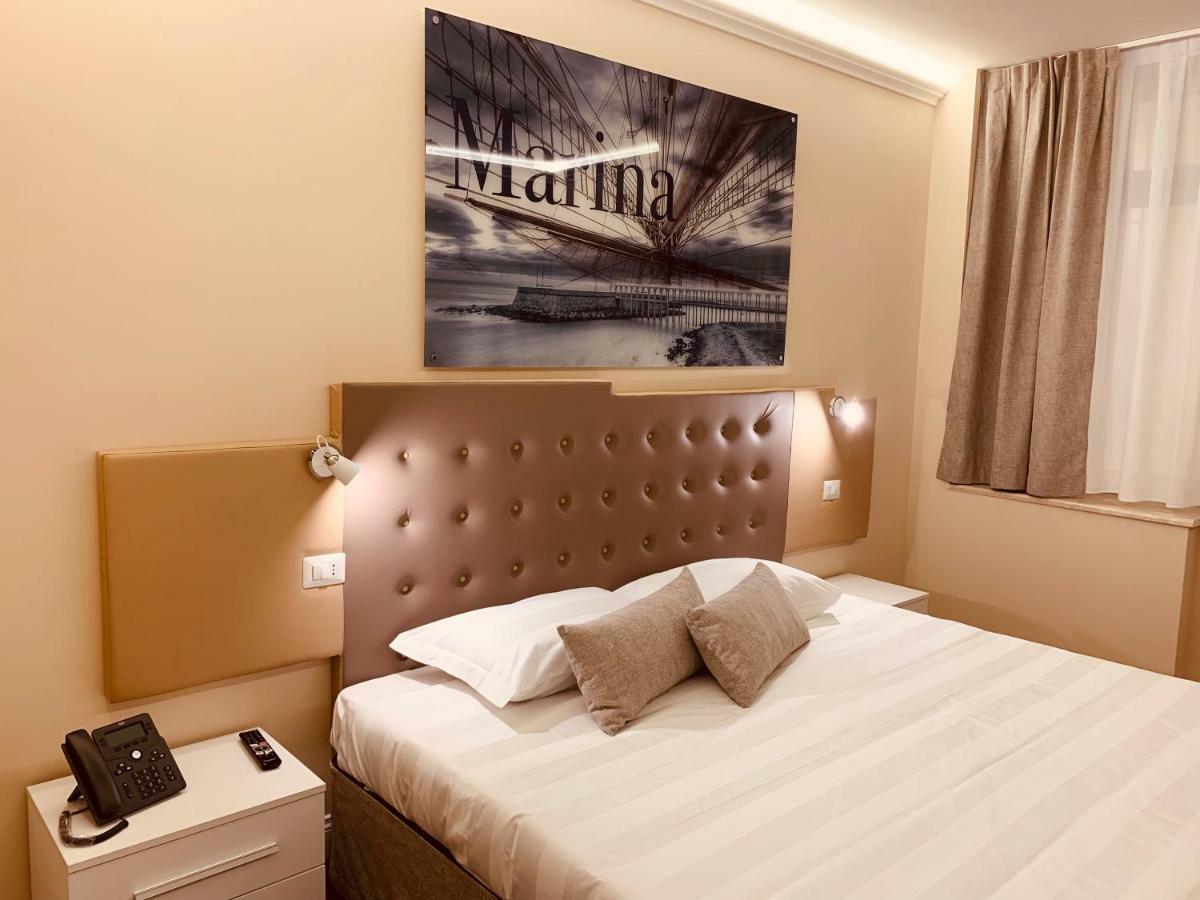 Hotel 7 Bell'S House Civitavecchia Esterno foto