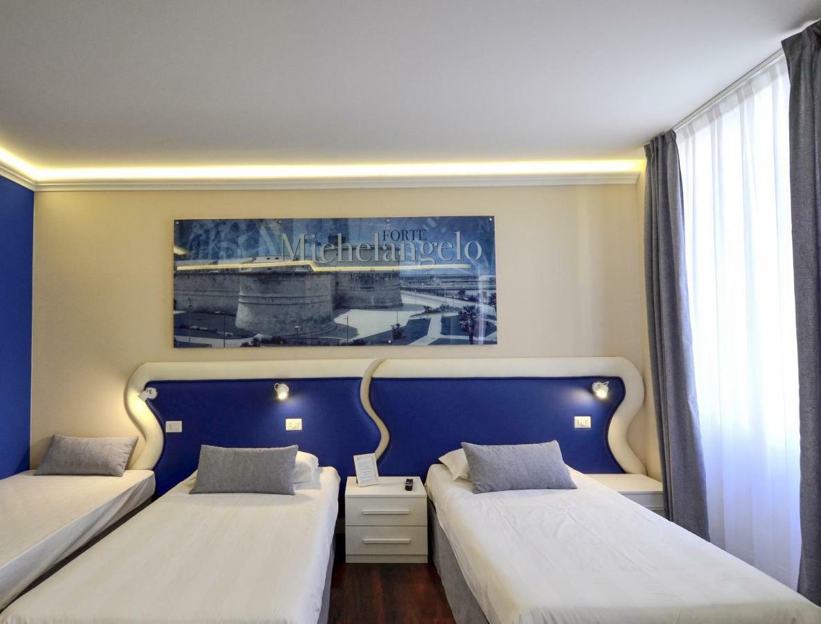 Hotel 7 Bell'S House Civitavecchia Esterno foto